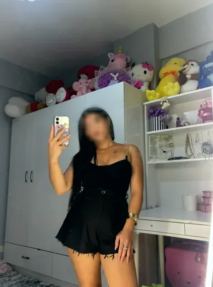 Carina, 27