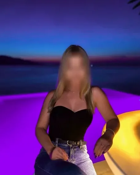 Celina, 36