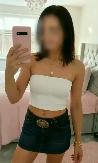 Jasmin, 24