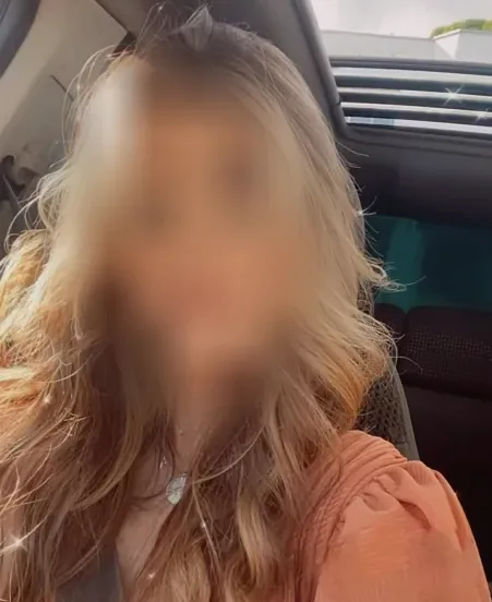 Julia, 28