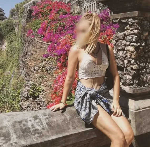 Lilly, 20