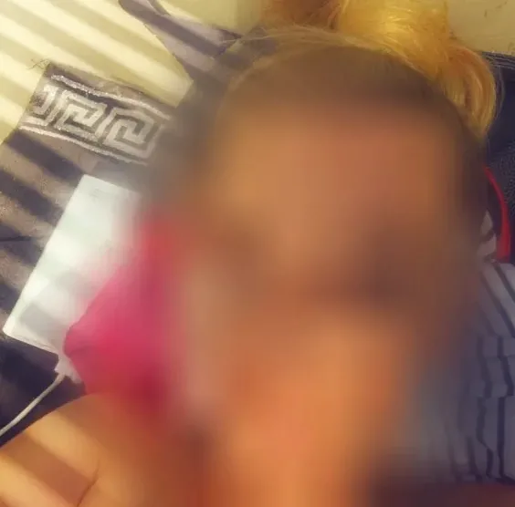 Lotta, 27