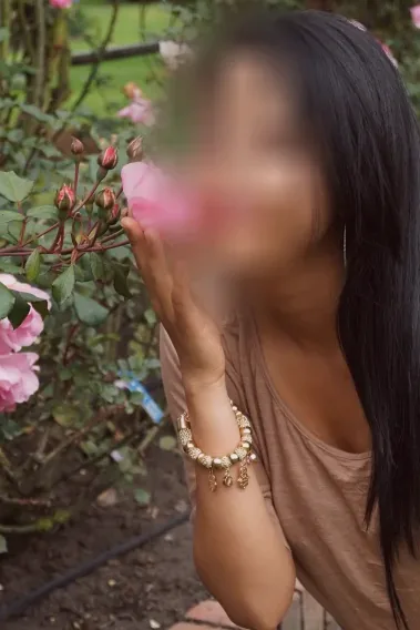 Luisa, 32