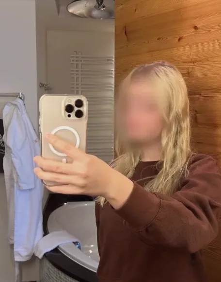 Marie, 20