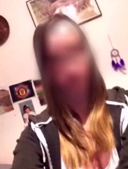 Mia, 25