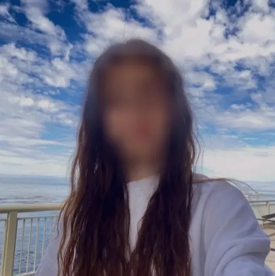 Nicole, 27