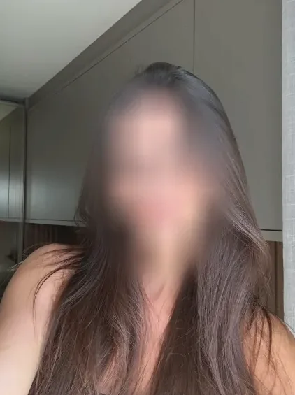 Nicole, 37