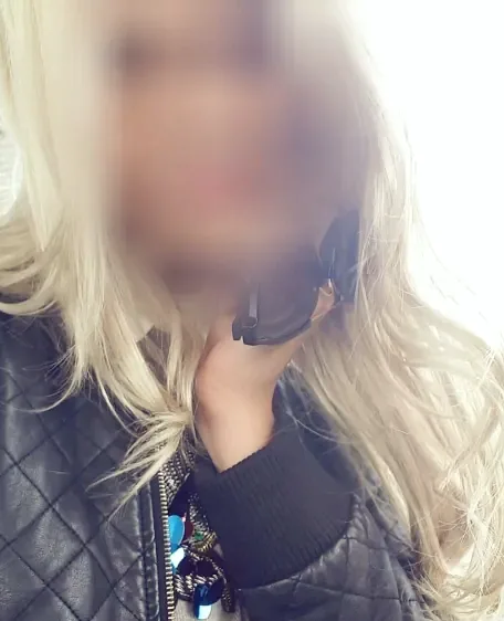 Sandra, 32