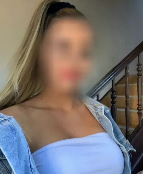Viktoria, 26